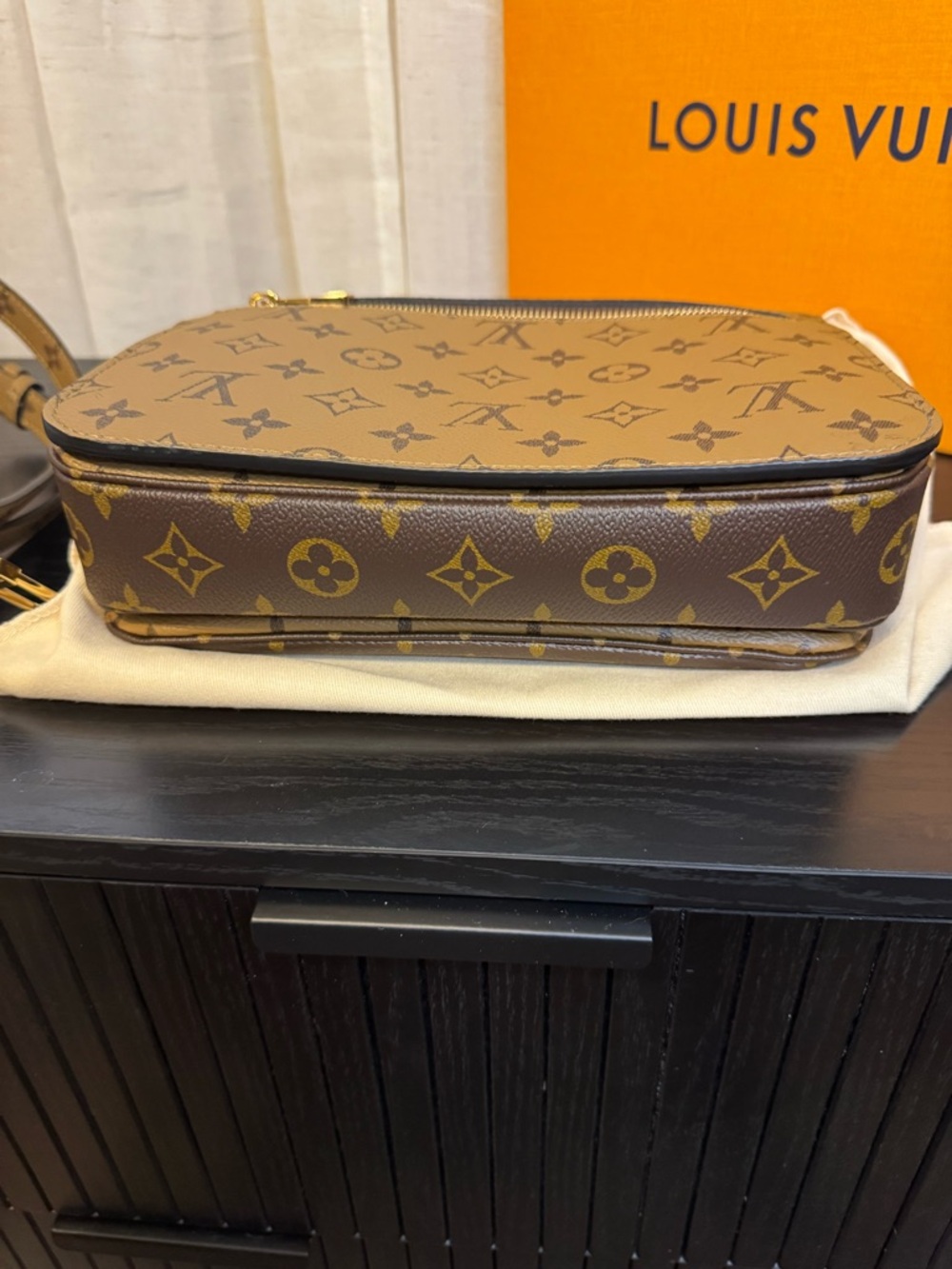 Louis Vuitton Pochette Metis in reverse monogram Crossbody bag - Picture 5 of 15